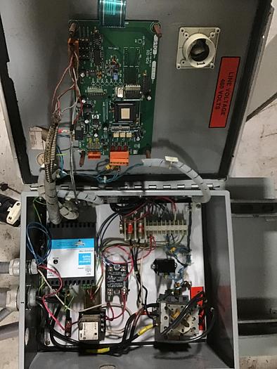 Used CINCINNATI MILACRON Dryer w/ 3 Hoppers & Loaders DD-1700 HOP USED