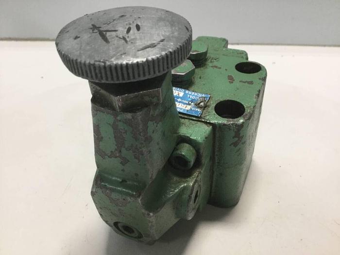 Used VICKERS Reducing Valve XG033F21 #99559