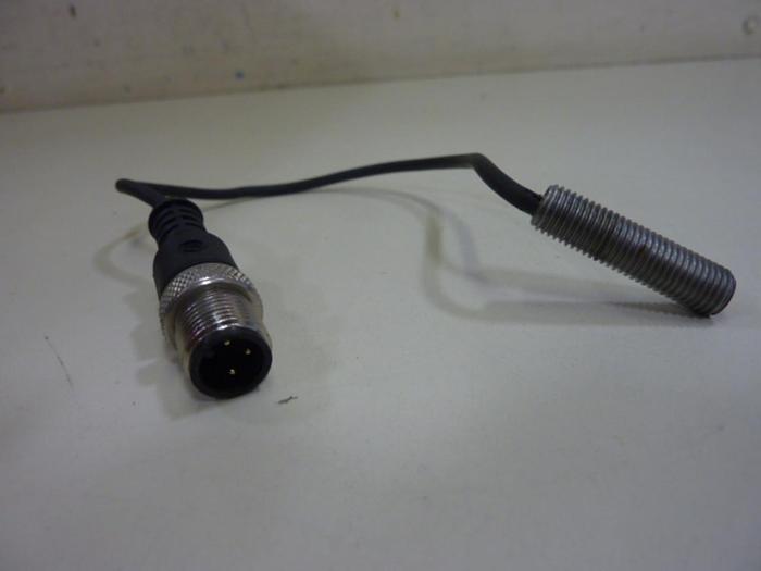 Used BALLUFF Inductive Proximity Sensor BES 516-324-E4-C-S4-00,2 #62627