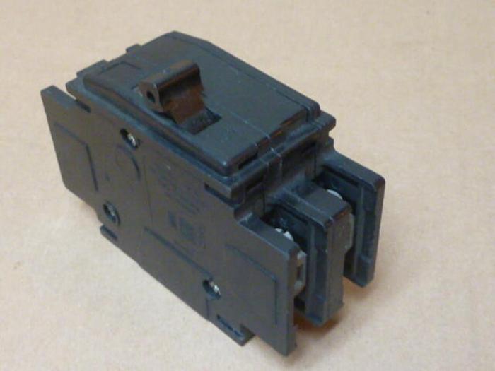 Used SQUARE D 15 Amp Circuit Breaker QOU215 #31341