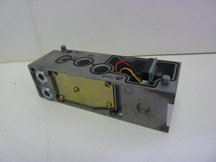 MAC VALVES INC Valve / Manifold 82A-0A-CP2 USED