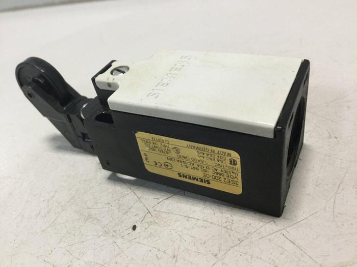 Used SIEMENS Roller Lever Safety Switch 3SE2 200-0E #103154