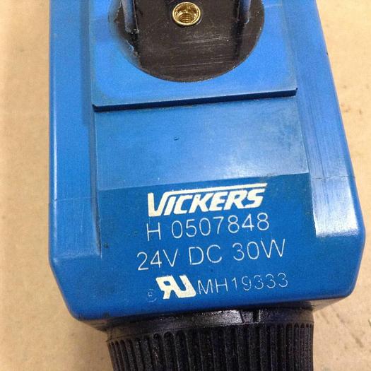 Used VICKERS Directional Valve DG4V-3S-22AL-M-U-H5-60 #78645