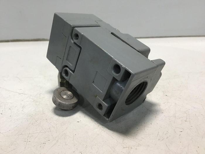 Used SQUARE D Limit Switch 9007-C52B2 #122017