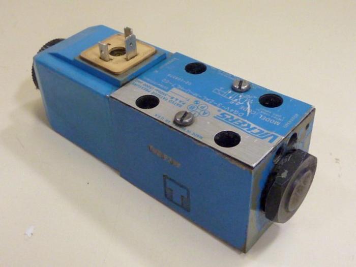 Used VICKERS Valves DG4V-3-2AL-M-U-HL7-60 #65639