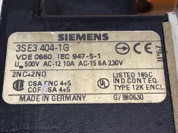 Used SIEMENS Limit Switch 3SE3 404-1G #121609