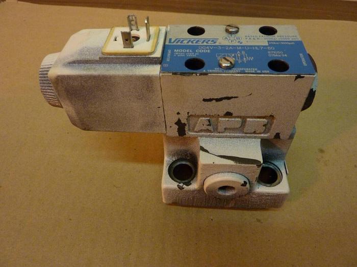 Used VICKERS Valve DG4V-3-1A-M-U-HL7-60 #24096