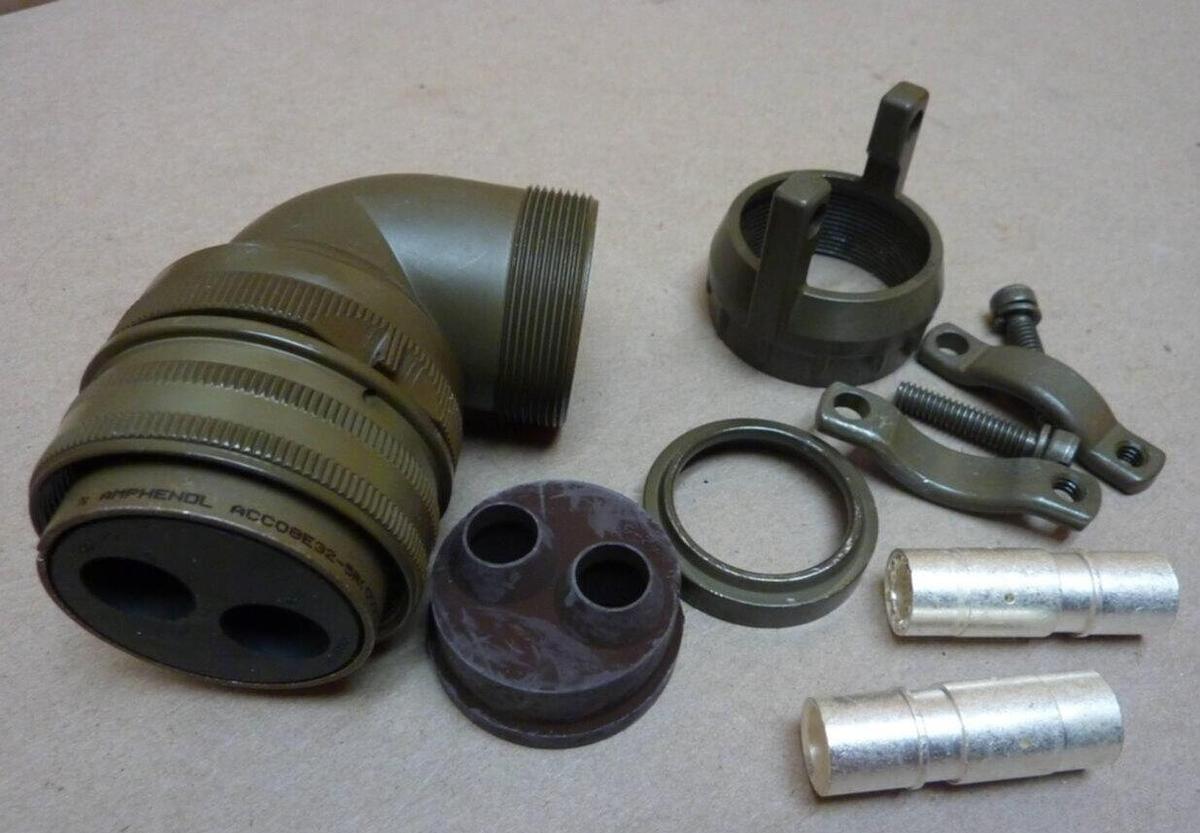 AMPHENOL Connector Plug ACC08E32-5R NEW