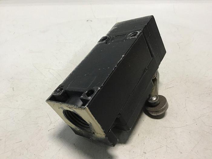 Used SQUARE D Limit Switch 9007-AEQ2699 Used
