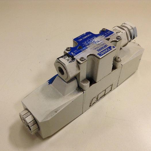 Used VICKERS Directional Control Valve DC4V37CMP7H750 #77772