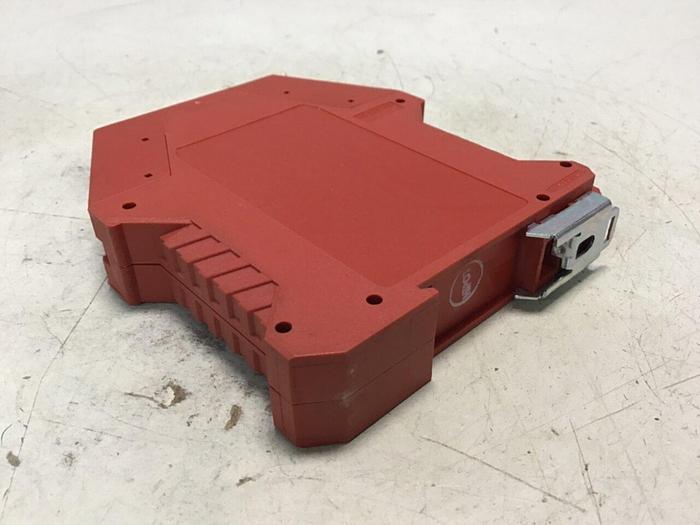 Used ALLEN BRADLEY Guardmaster Safety Relay 440R-N23126 SER C #140074