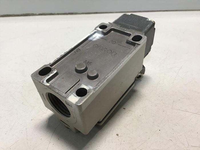 Used OMRON Limit Switch D4B-2115N-R #121506