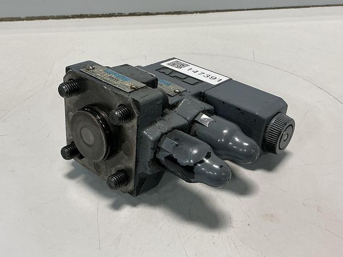 Used VICKERS DG4V-3-2AL-M-U-HL7-60