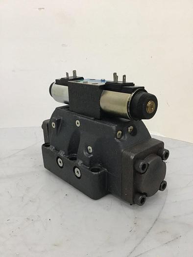 Used VICKERS Solenoid Valve DG4V-3S-6C-M-U-HL7-60-EN490 Used