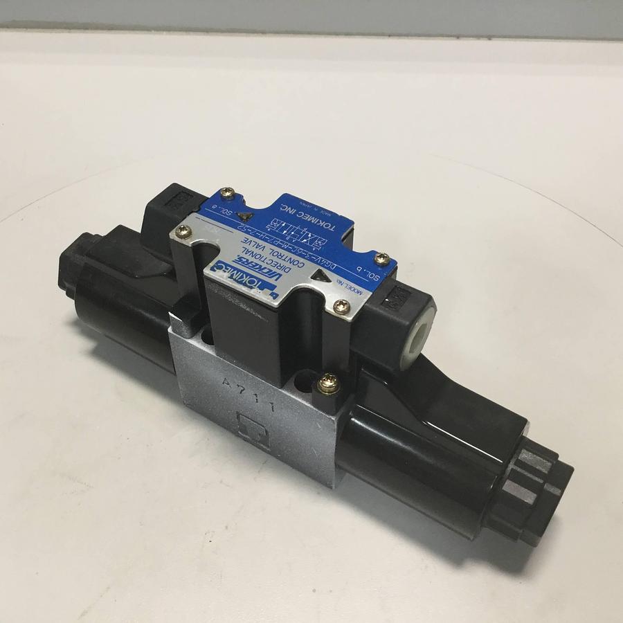 Used TOKIMEC Directional Control Valve DG4V-3-6C-M-P7-H-7-52 USED