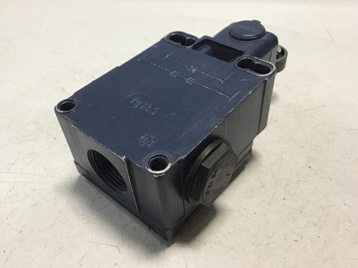 Used SCHMERSAL Limit Switch TVH 355-01/01Z #122084