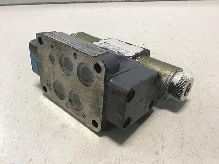 Used VICKERS Valve DG5S40431CETMUHL7B1370 #137479