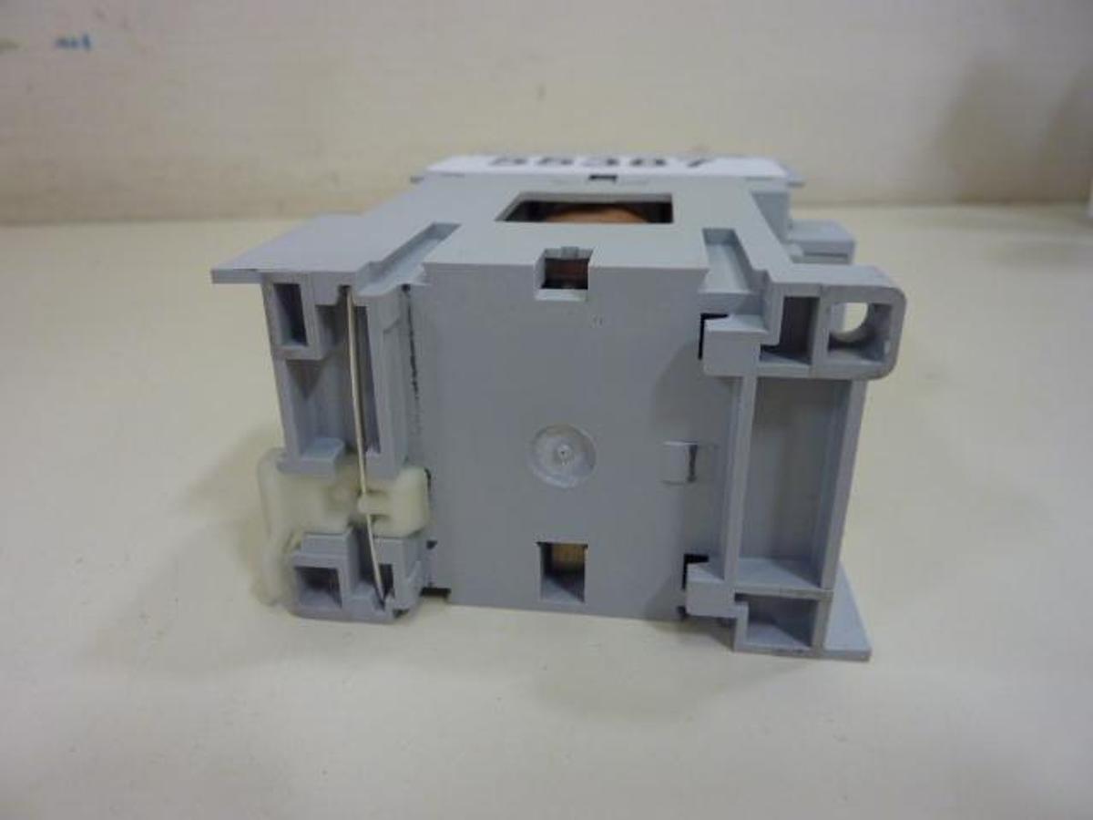 Used ALLEN BRADLEY Contactor 100-C09D.400 SER A Used