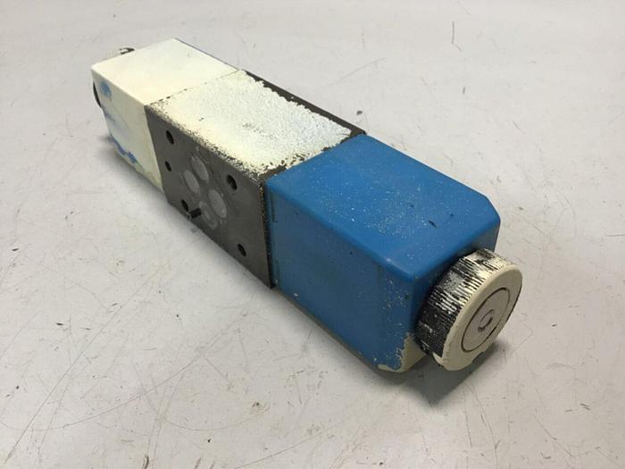 Used VICKERS Directional Valve DG4V-3-6C-M-U-HL7-60 Used