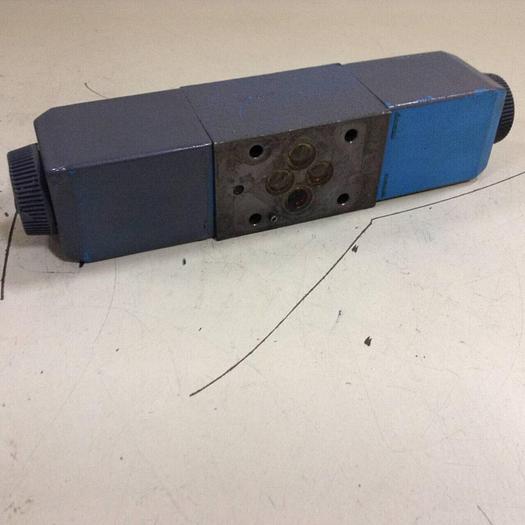 Used VICKERS Directional Valve DG4V-3-6C-M-U-HL7-60 Used