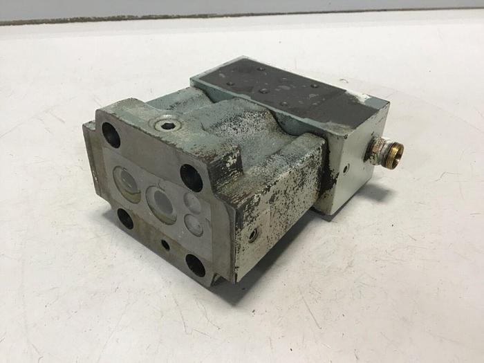 Used YUKEN Valve 8B1136-D24-1002 #138031