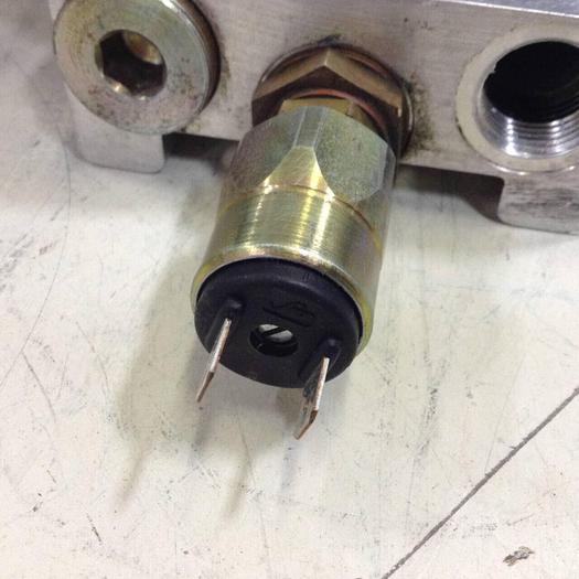 Used BOSCH Manifold & Valves 0 820 023 502 / MANIFOLD #88075