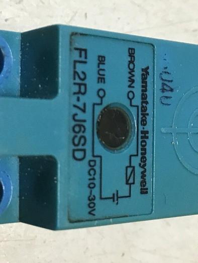Used YAMATAKE Proximity Switch FL2R-7J6SD #120147