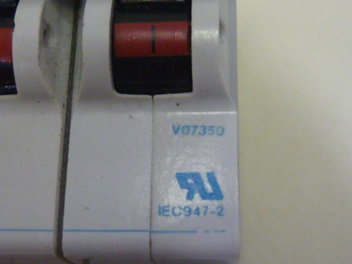 Used GENERAL ELECTRIC / GE Circuit Breaker V07350 #64216