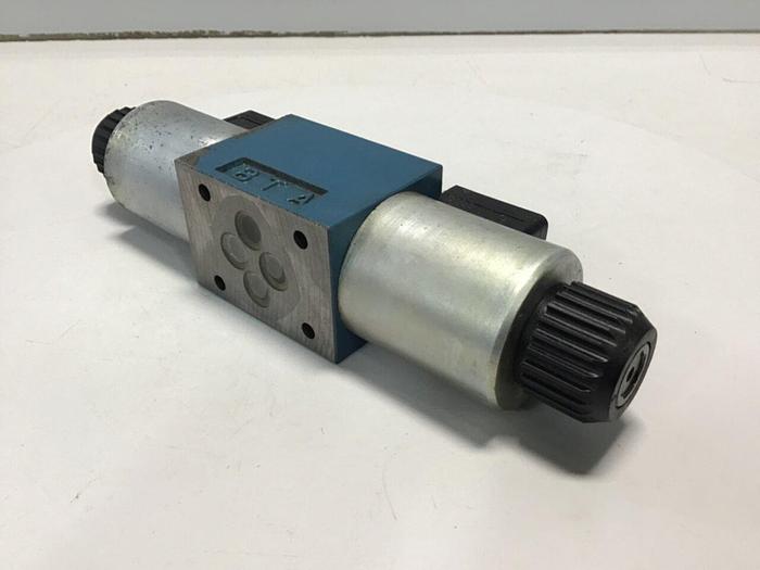 Used BOSCH Hydraulic Valve 0 810 092 135 used