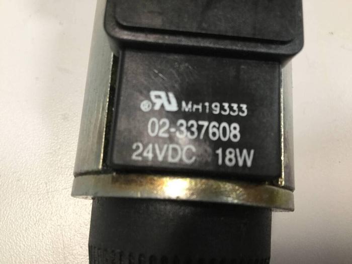 Used VICKERS Solenoid Valve DG4V32AMUHL760 Used