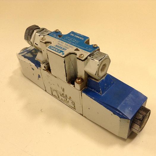 Used VICKERS Directional Control Valve DG4V36CMP7H7P1050 #77773
