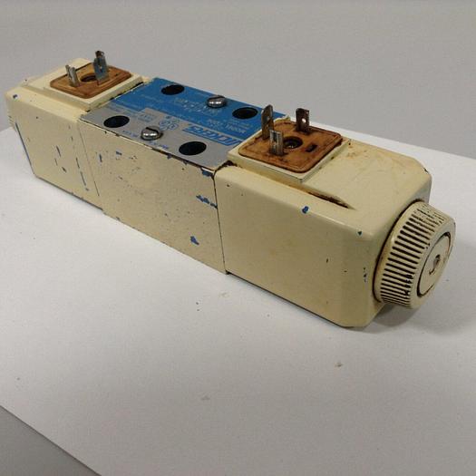 Used VICKERS Directional Valve DG4V-3-6C-M-U-HL7-60 Used