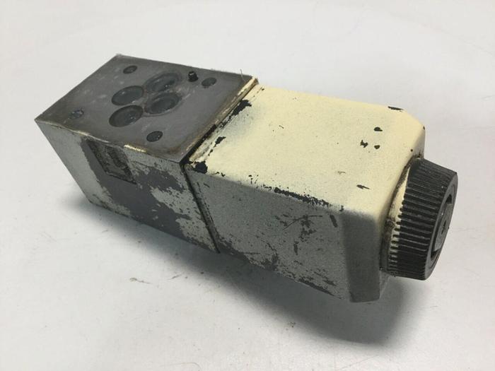 Used VICKERS Directional Valve DG4V-3S-22AL-M-U-H5-60 #106402