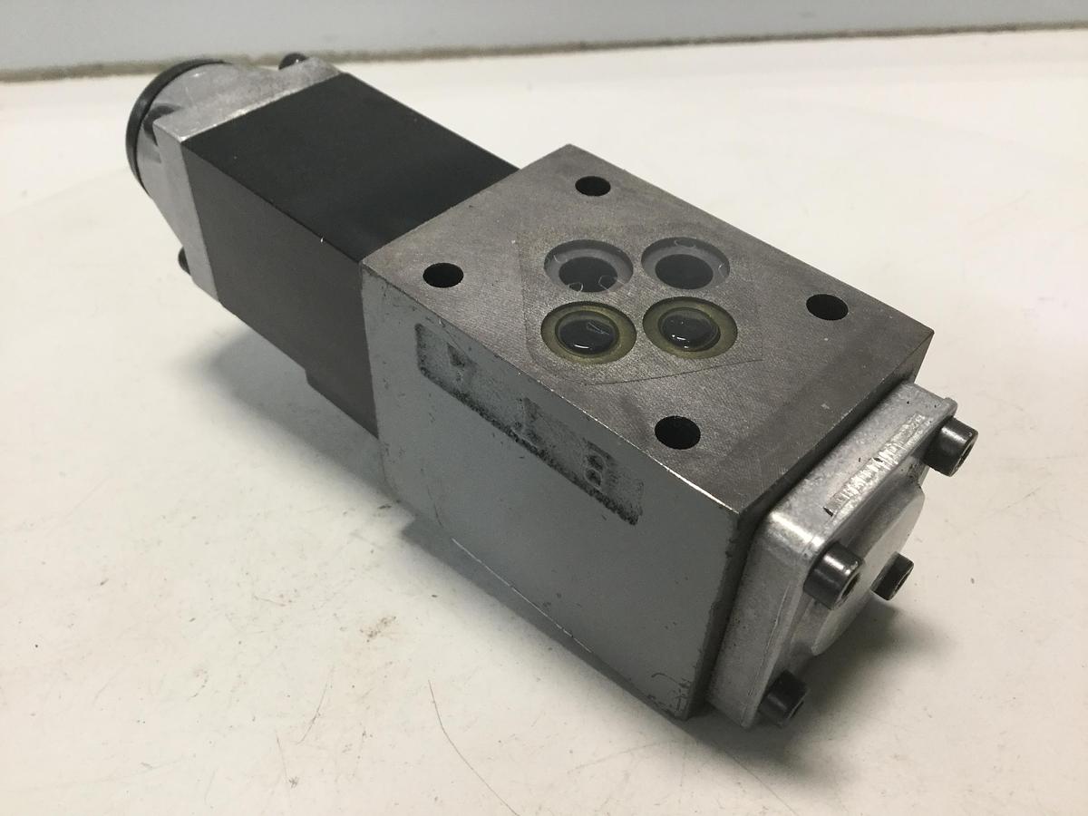 Used REXROTH Valve 4WE6D51AG24NZ4V Used
