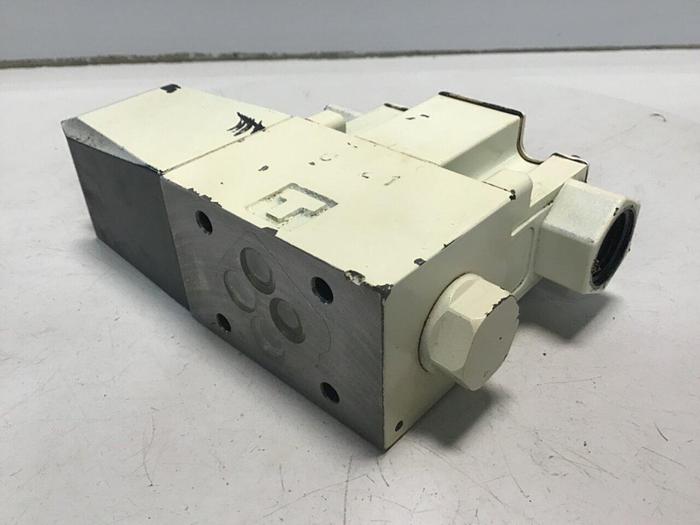 Used VICKERS Tokimec Directional Control Valve DG4V-3-2AL-M-P7-H-7-50 #132207