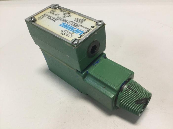 Used VICKERS Directional Control Valve DG4V37AMWH40 #105752