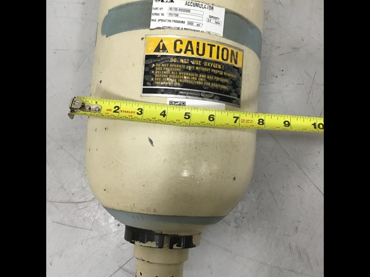 Used GREER HYDRAULICS Accumulator 857700 / 82020268 USED