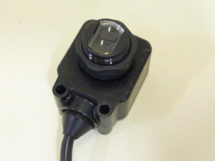 Used CUTLER HAMMER Photoelectric Sensor E65-SMTS15-HA #54913