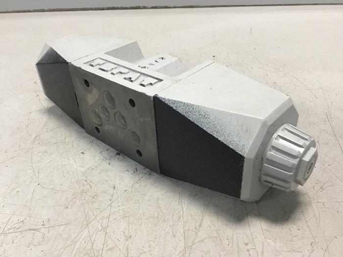 Used VICKERS Hydraulic Valve DG4V-5-2C-M-U7L-H-7-40 Used