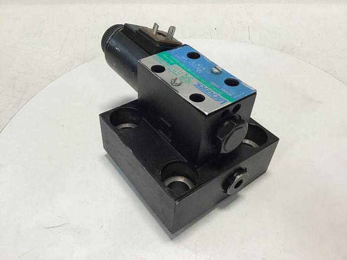 Used VICKERS Directional Valve DG4V-3S-2AL-M-U-HL7-60-EN490 #144583