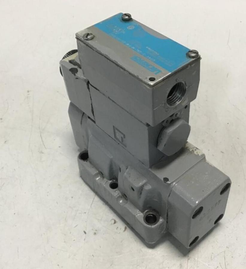 Used VICKERS Valve DG4V32ALMFWB660EN21 USED