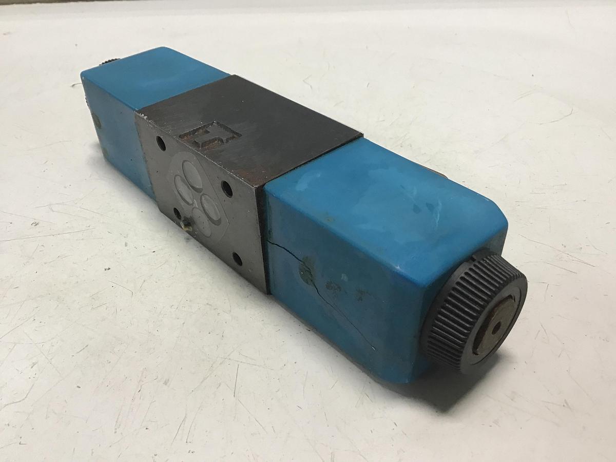 Used VICKERS KDG4V-3S-2C19S-M-U-H5-60 Valve Used