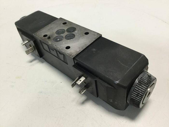 Used VICKERS Valve DG4V-3S-2C-M-U-H5-60 #111274