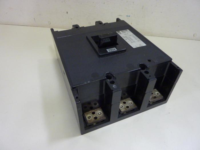 Used TOSHIBA 250 Amp Circuit Breaker E400 #58921