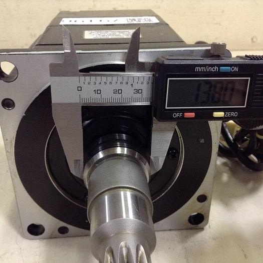 Used YASKAWA AC Servo Motor SGMP-08AWYR11 #79196