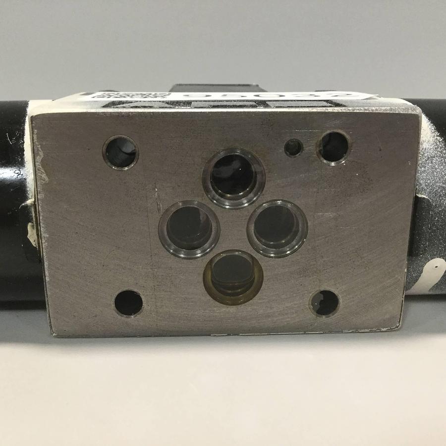 Used TOKIMEC Directional Control Valve DG4V-3-6C-M-P7-H-7-52 USED