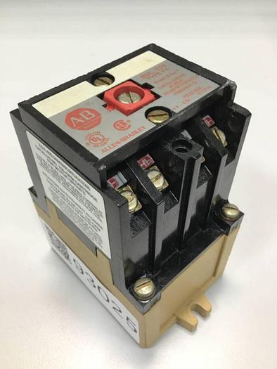 Used ALLEN BRADLEY Master Control AC Relay 700-PK400A1 SER B #93025