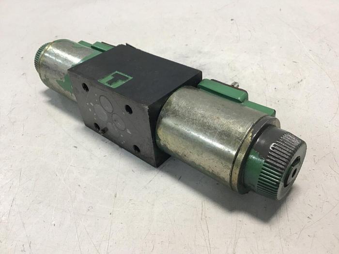 Used VICKERS Valve DG4V-3S-6C-M-U-HL7-60-EN490 Used