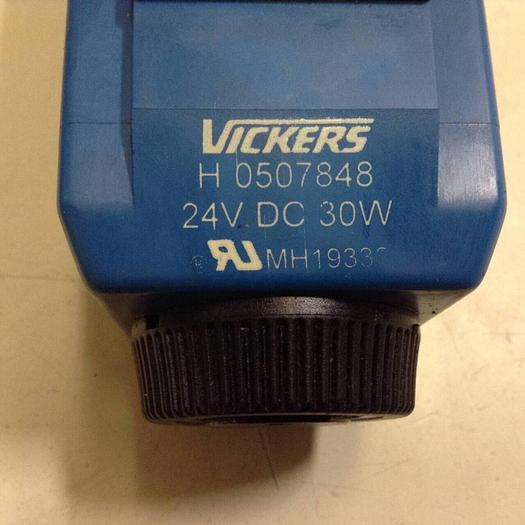 Used VICKERS Directional Valve DG4V-3S-22AL-M-U-H5-60 #87676