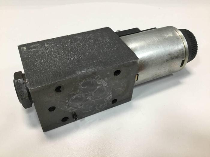 Used VICKERS Solenoid Valve DG4V32AMUHL760 Used